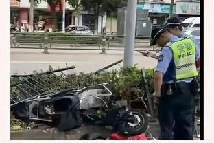 太逊了！杰克逊单刀人进球没进，躺球网里万念俱灰